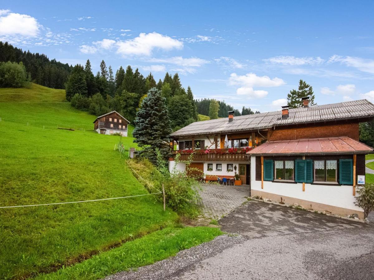 Vintage Holiday Home In Vorarlberg Near Ski Area ชวาร์สเซนแบร์ก อิม เบรเกนซ์แอร์วัลด์ ภายนอก รูปภาพ
